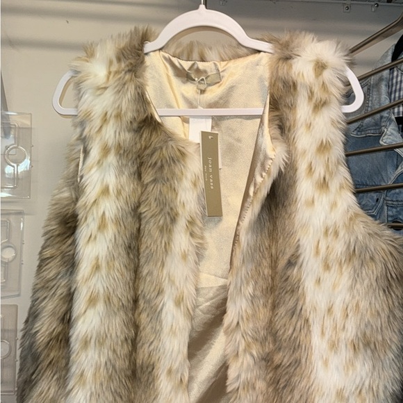 FUR VEST - Picture 1 of 3